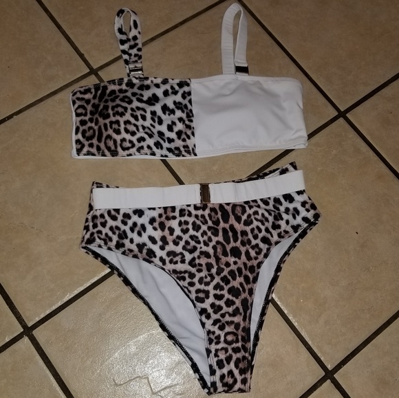 Leopard print bikini - Picture 2 of 8